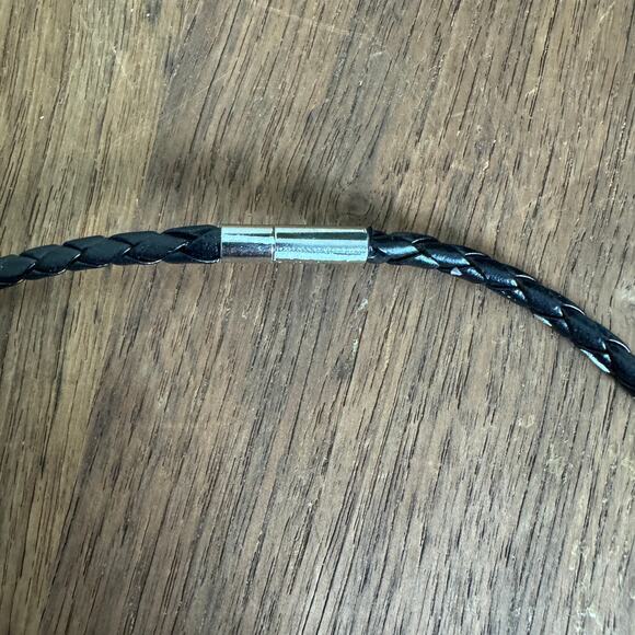 Artisan handmade Faux leather Cord Necklace with hammered copper pendant - Picture 6 of 7